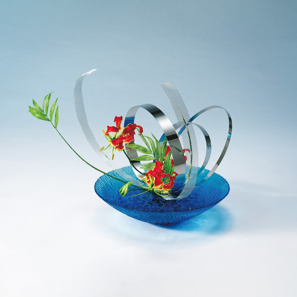 As the hot summer begins... how about some refreshing ikebana to cool your senses?